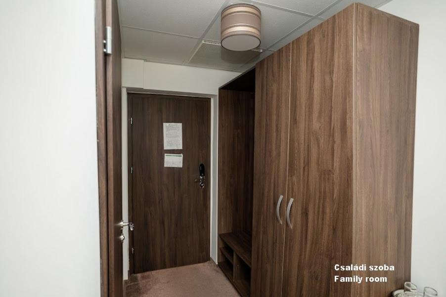 Hotel Irisz Nyíregyháza المظهر الخارجي الصورة
